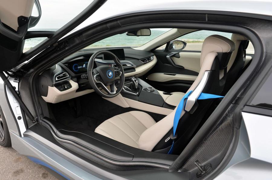  BMW i8 2014 года  (фото 143 из 180)